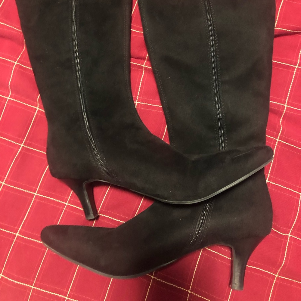 Impo stretch black suede boots size 9m